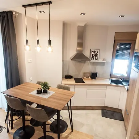 Red Pine Apartamento *