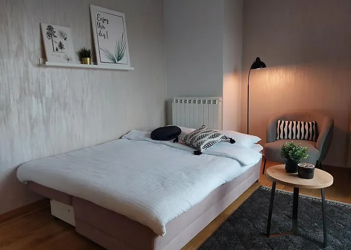 Red Pine Appartement *